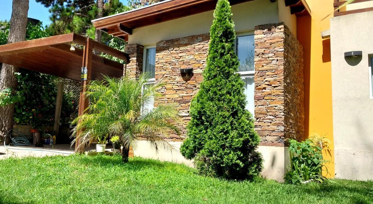 Casa y Monoambiente -Necochea  entre 34 y 35
