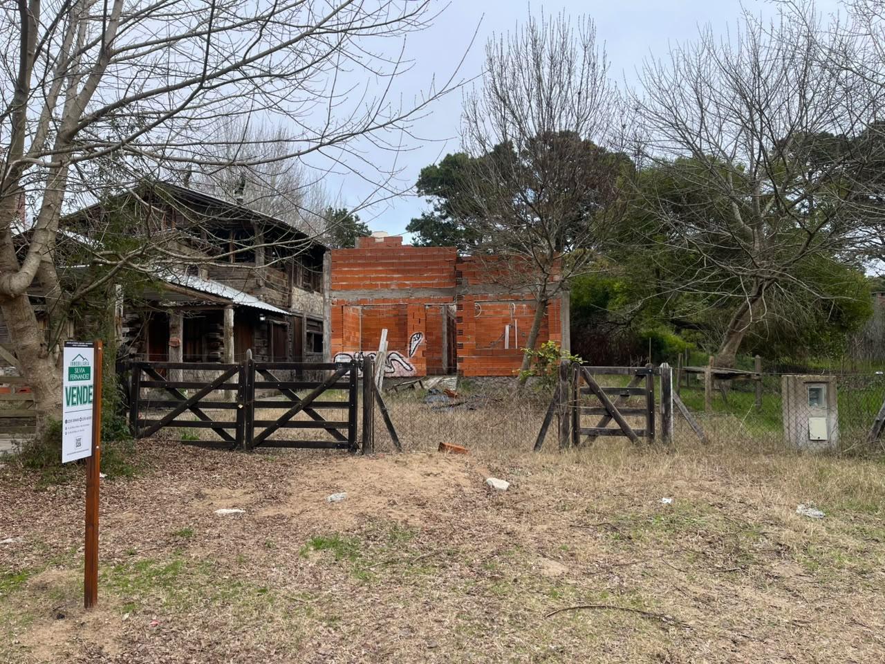 Calle 41 e/ Punta del Indio y Pinamar al 635