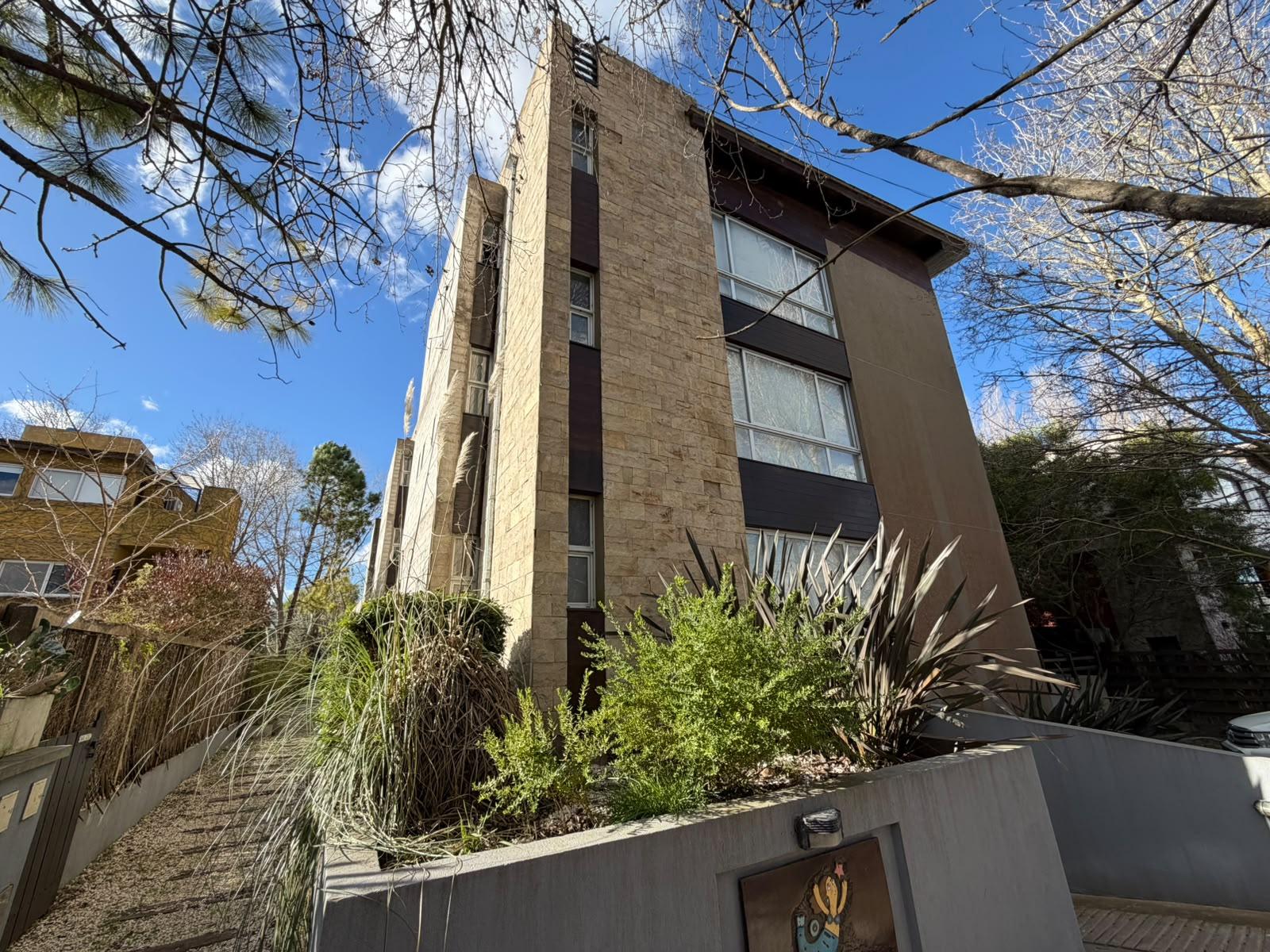 DEPARTAMENTO - Calle 32 entre Punta del Este y Mar del Plata